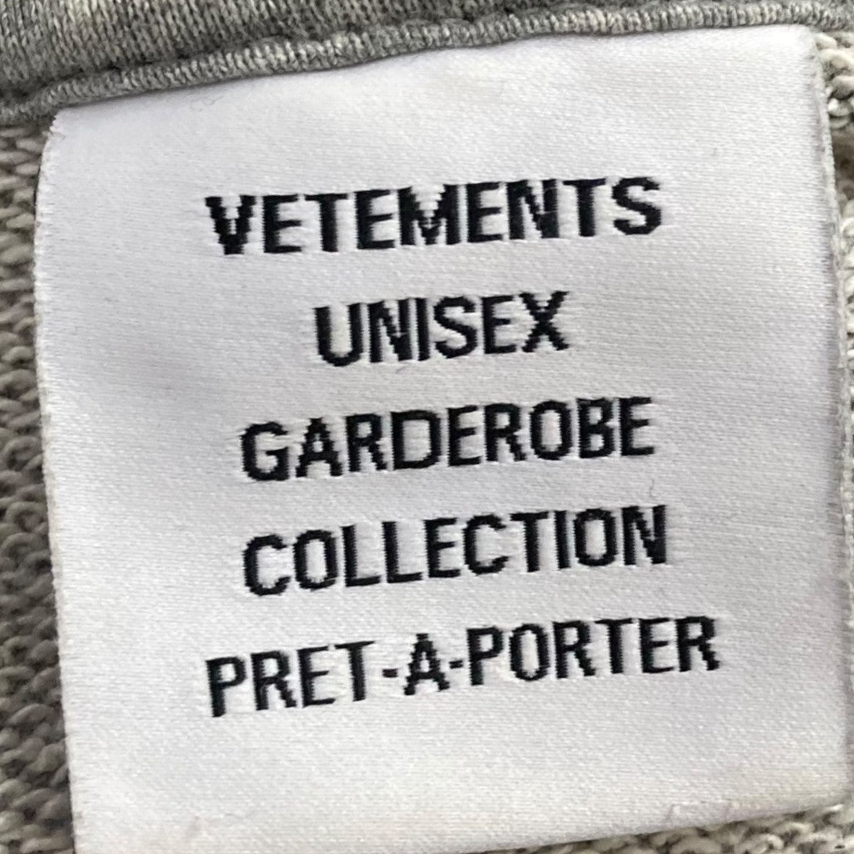 VETEMENTS(ヴェトモン) プルオーバーパーカーUE52TR450G UE52TR450G ライトグレー サイズ  S｜【公式】カインドオルオンライン ブランド古着・中古通販【kindal】