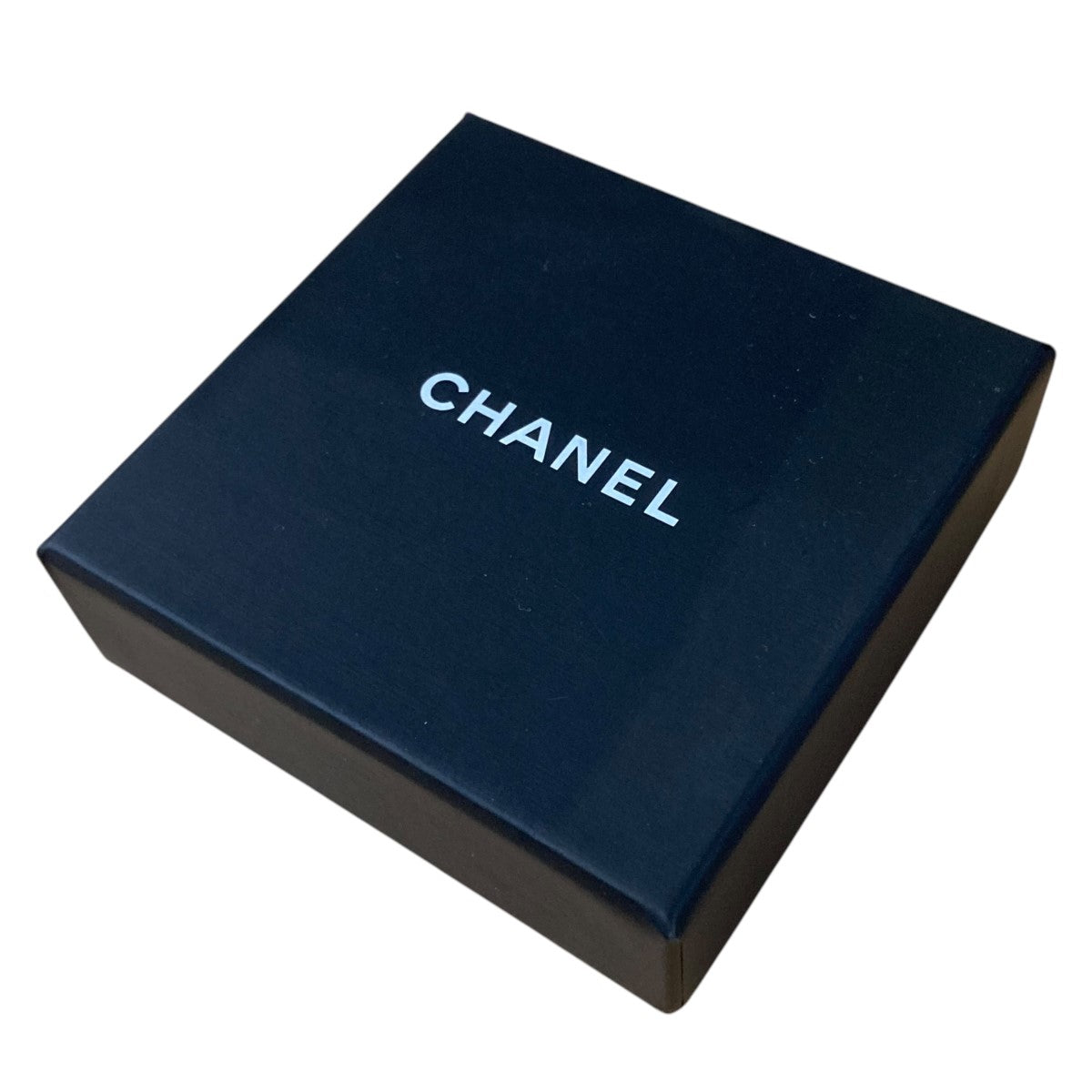 CHANEL(シャネル) A23 刻印ココマークブローチ シルバー｜【公式