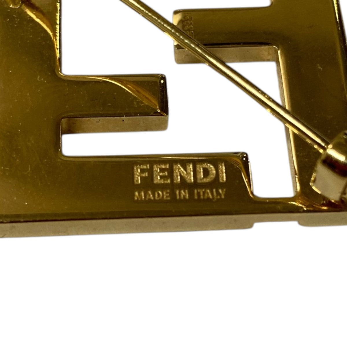 FENDI ブローチ 新品未使用 FENDI - FENDI ブローチの通販 by ♡♡♡'s shop｜フェンディ