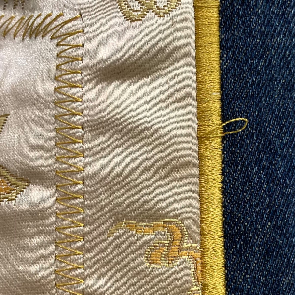 バック刺繍デニムパンツ
