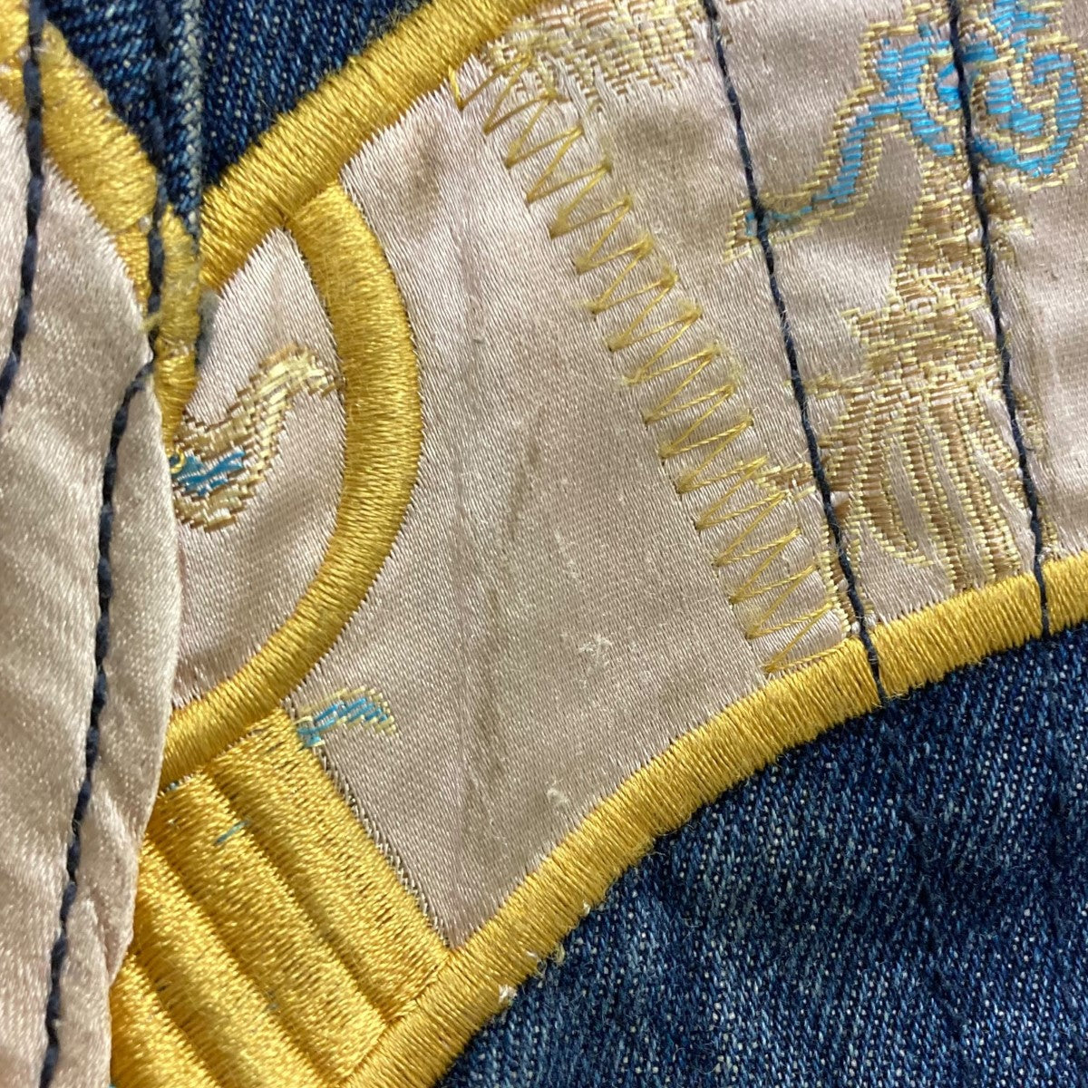 バック刺繍デニムパンツ