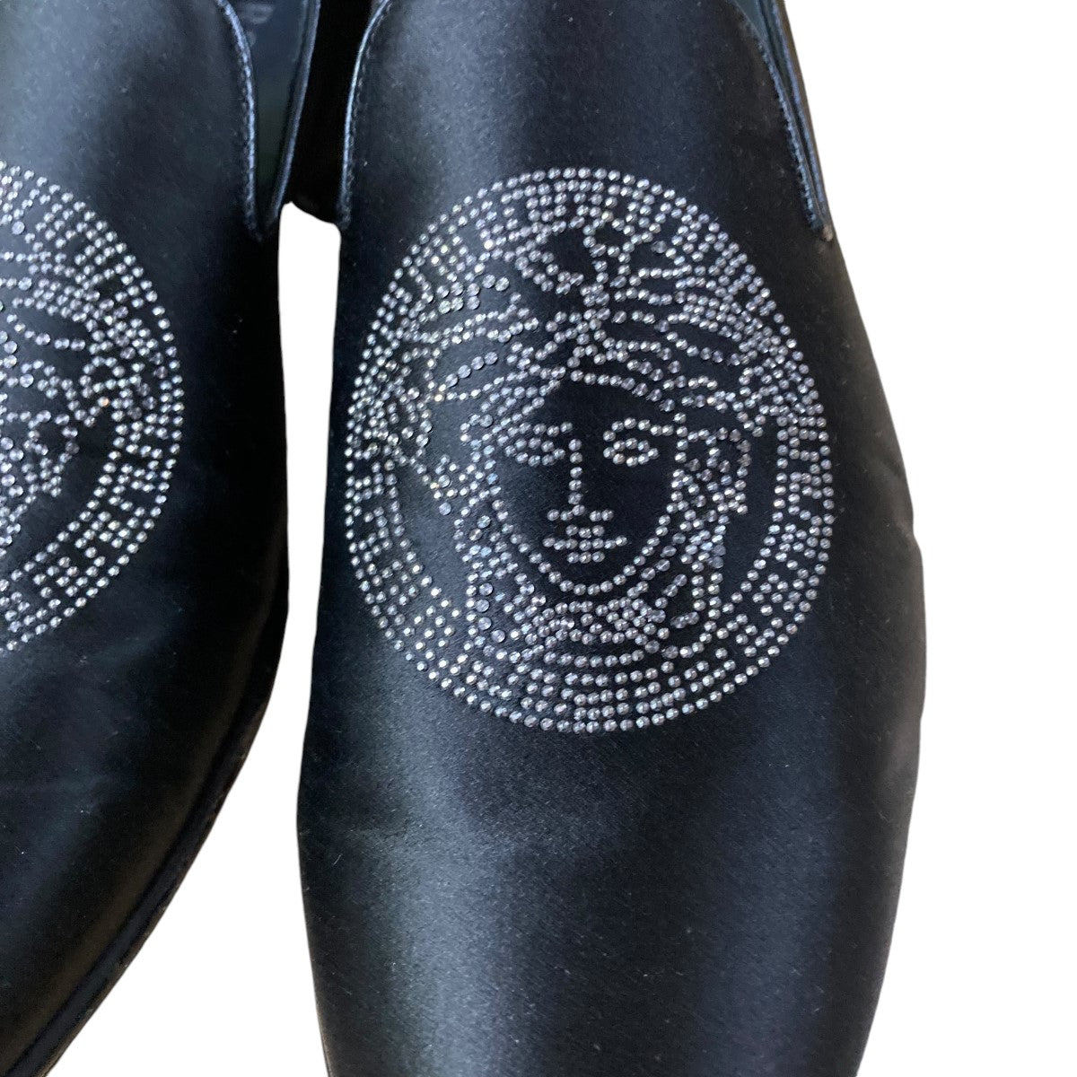未使用級✨　VERSACE　ピアス　メデューサ　ラインストーン　ロゴ　615 ヴェルサーチ(VERSACE)ヴェルサーチ メデューサピアス ピアス
