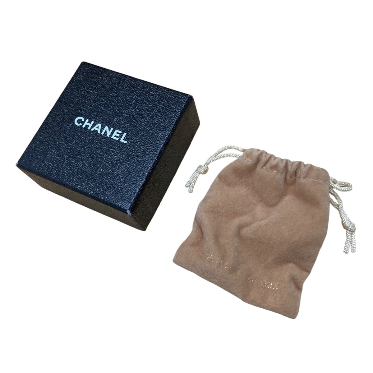 シャネルの02刻印 シャネルジャケットモチーフピアスです。 CHANEL 古着・中古 アクセサリー アイテム