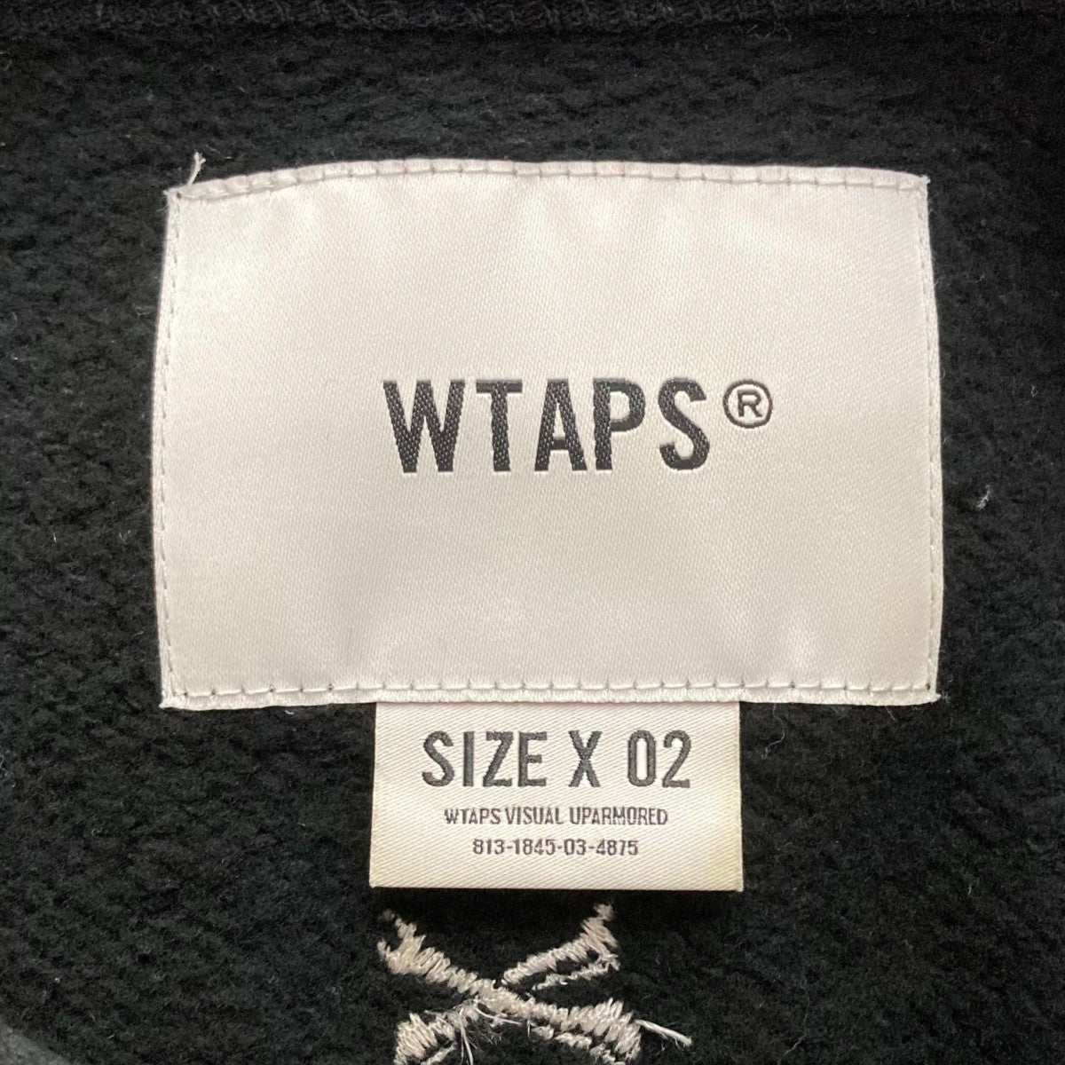 WTAPS ビッグロゴ刺繍 フリース プルオーバー パーカー 02 黒 WTAPS ビッグロゴ刺繍 フリース プルオーバー パーカー 02 黒