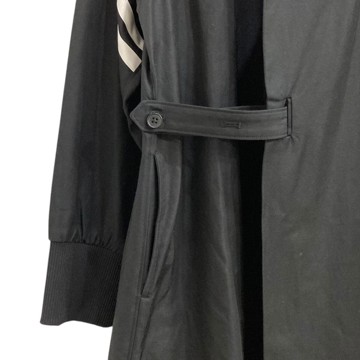ワイスリーのスリーストライプジップアップトレンチコート HG6111 A2E001 ｢STRIPES COAT｣です。 Y-3 古着・中古 アウター アイテム