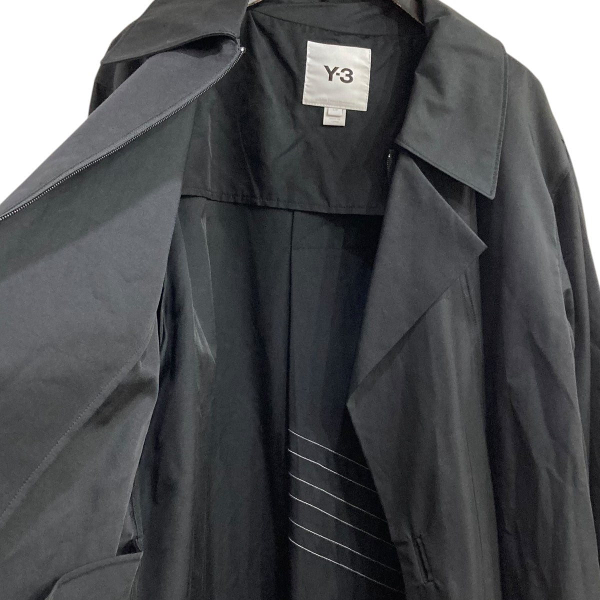 ワイスリーのスリーストライプジップアップトレンチコート HG6111 A2E001 ｢STRIPES COAT｣です。 Y-3 古着・中古 アウター アイテム