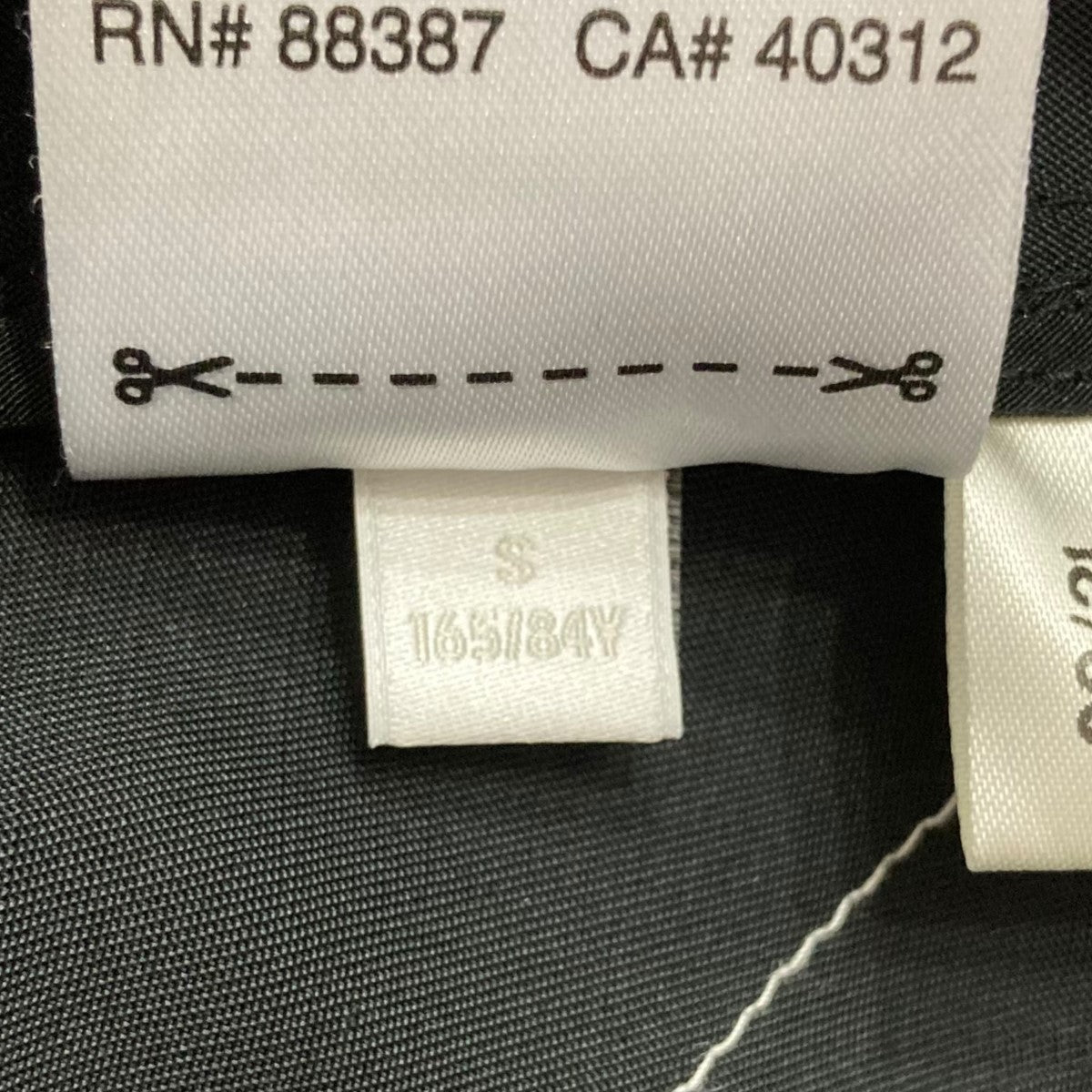 ワイスリーのスリーストライプジップアップトレンチコート HG6111 A2E001 ｢STRIPES COAT｣です。 Y-3 古着・中古 アウター アイテム
