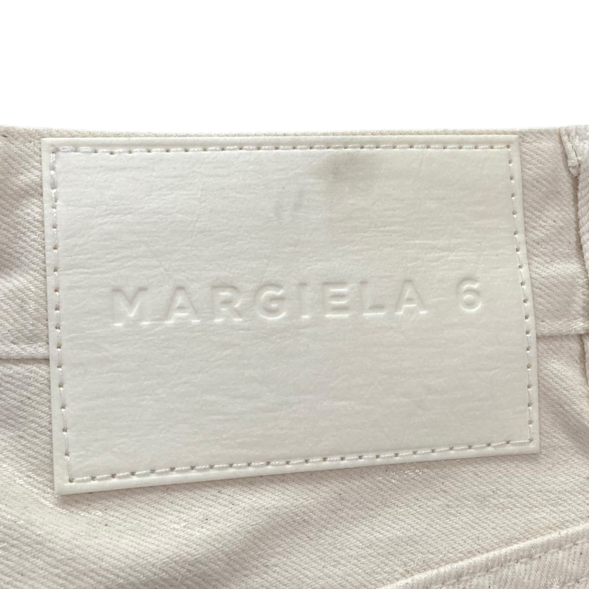 マルタンマルジェラのコーティングデニムパンツ S62LB0078です。 MM6 Maison Margiela 古着・中古 ボトムス アイテム