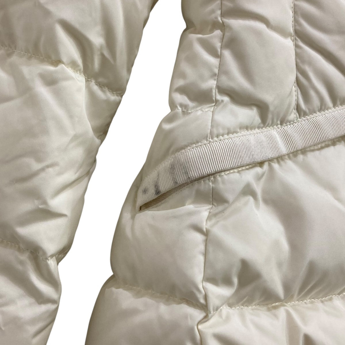 MONCLER(モンクレール) ダウンジャケットI20931A00075 AVOCE