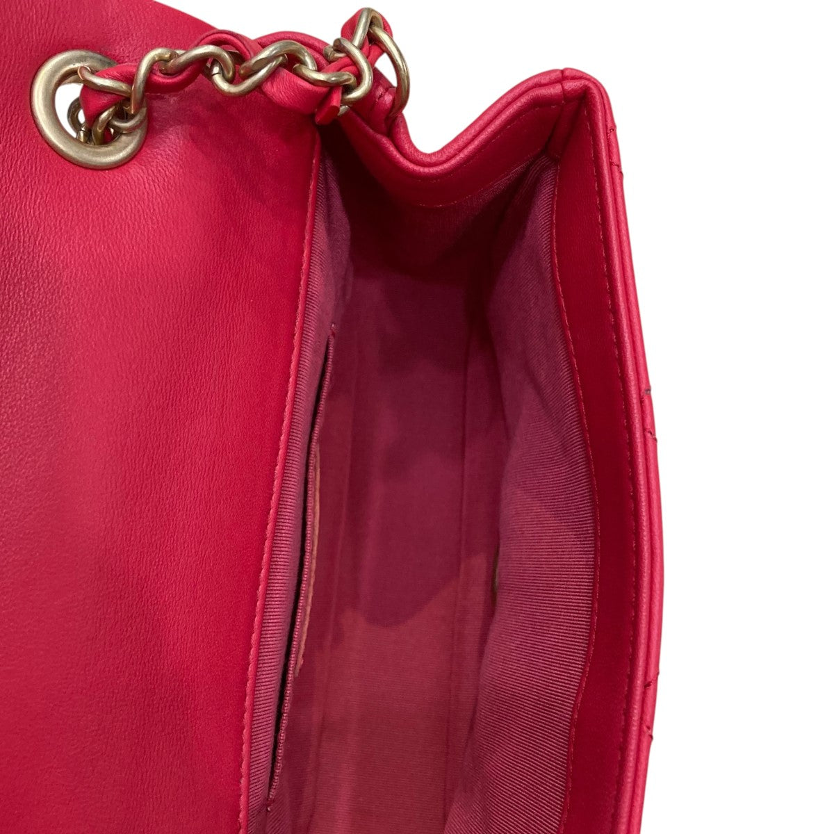 CHANEL 古着・中古 シャネルのラムスキン ラウンドハンドル チェーンショルダーバッグです。