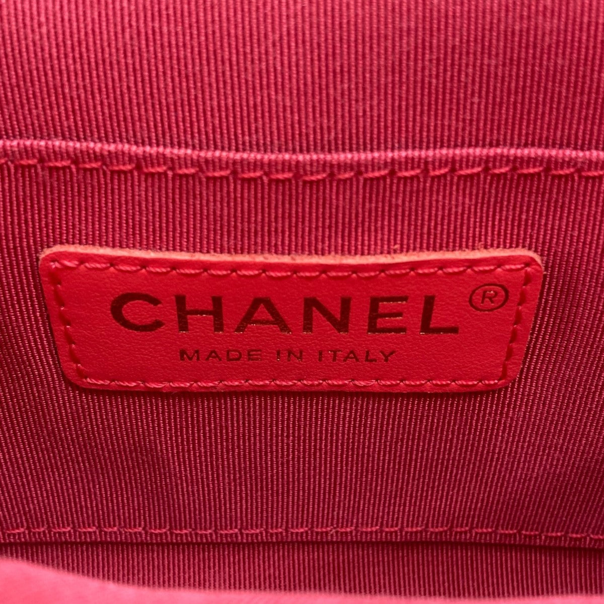 CHANEL 古着・中古 シャネルのラムスキン ラウンドハンドル チェーンショルダーバッグです。