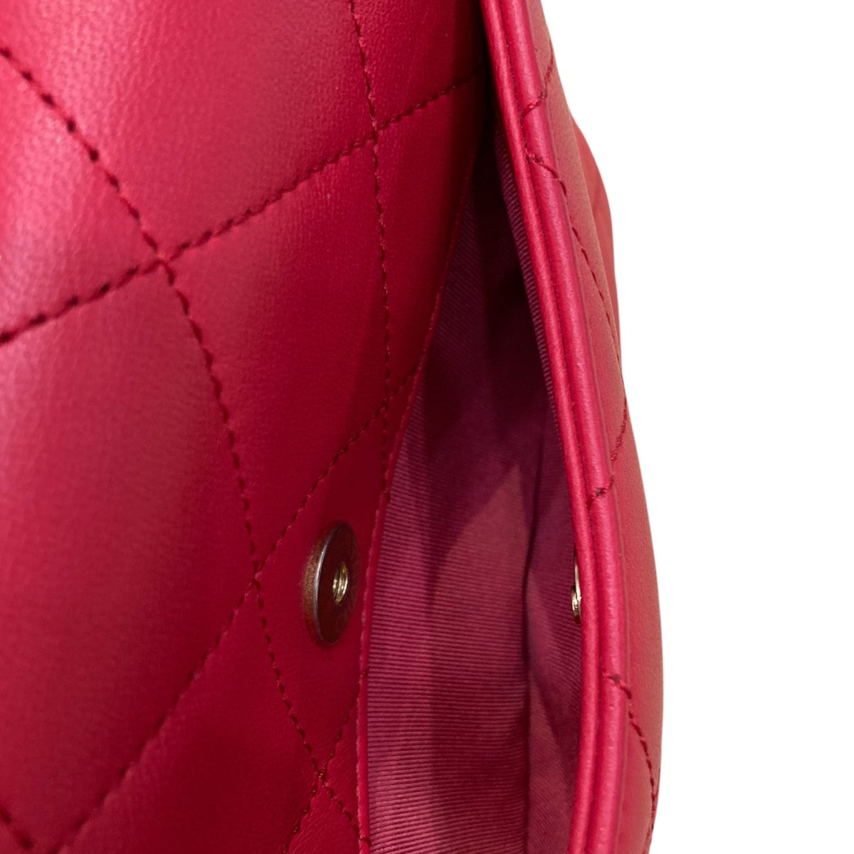 CHANEL 古着・中古 シャネルのラムスキン ラウンドハンドル チェーンショルダーバッグです。