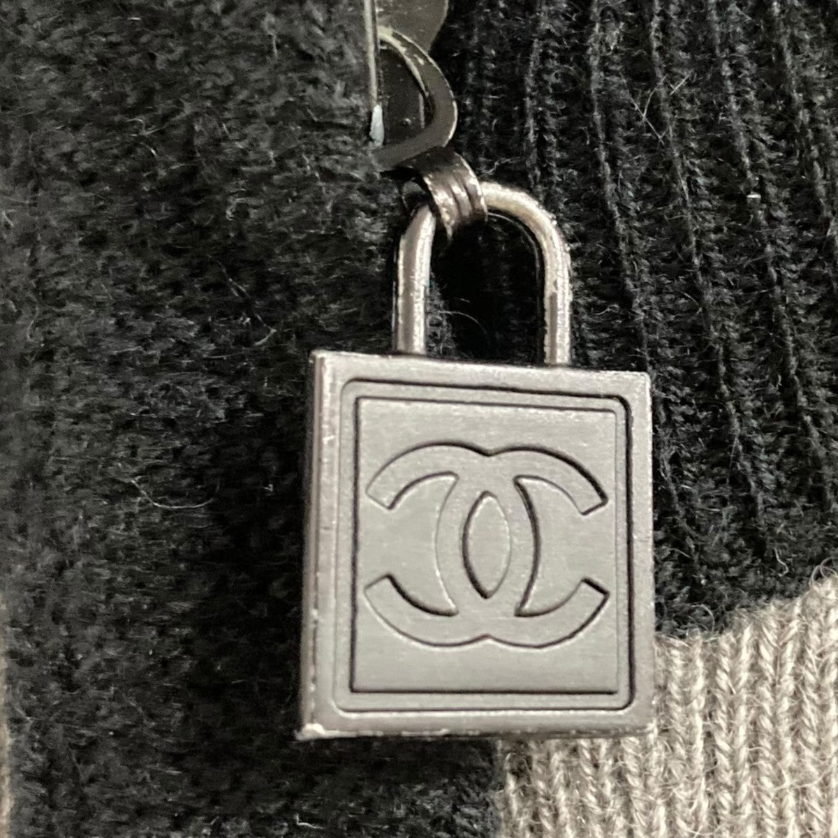 シャネル CHANEL スポーツラインジップアップボーダーカーディガン P33728K00919 ブラック×グレー CHANEL(シャネル) スポーツラインジップアップボーダー