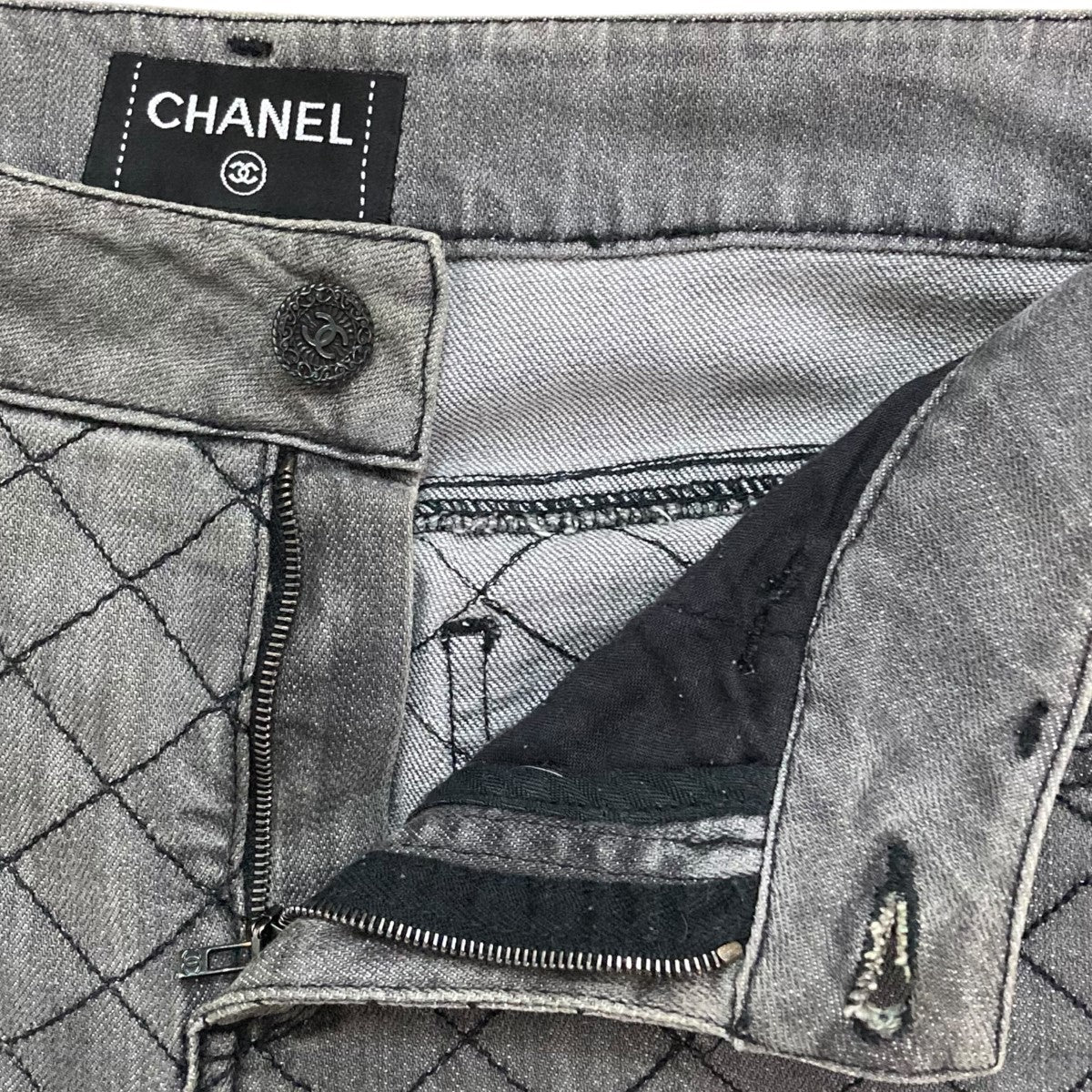 シャネル　マトラッセ　ダークグレー キルティング デニムパンツ CHANEL(シャネル) マトラッセキルティングデニムパンツ