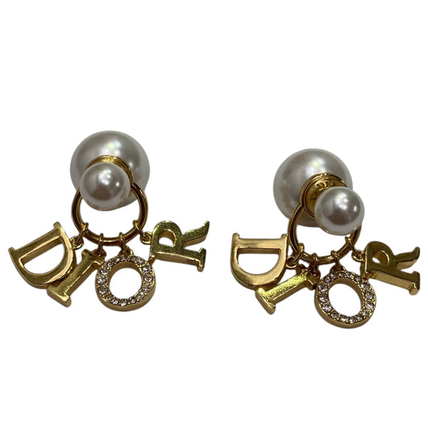 【人気商品】Dior トライバルピアス キャッチ ロゴ チャーム 人気商品】Dior トライバルピアス キャッチ ロゴ チャーム