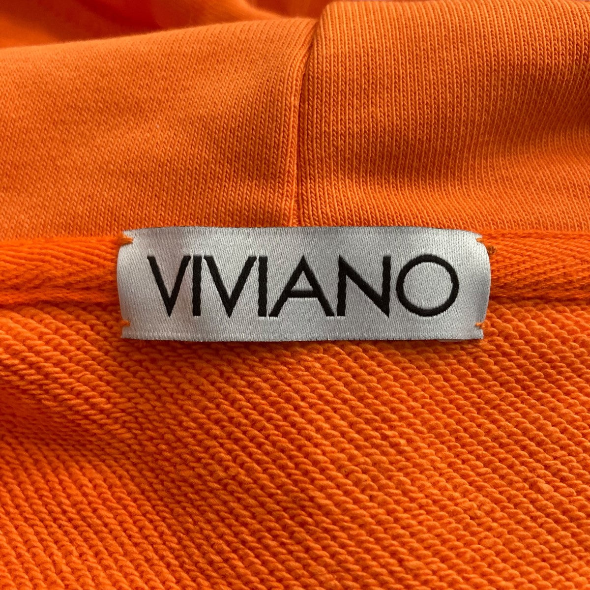 【値下げ】VIVIANO フリル付きプルオーバーパーカー オレンジ (新宿店) VIVIANO(ヴィヴィアーノ) フリル付きプルオーバーパーカー VS