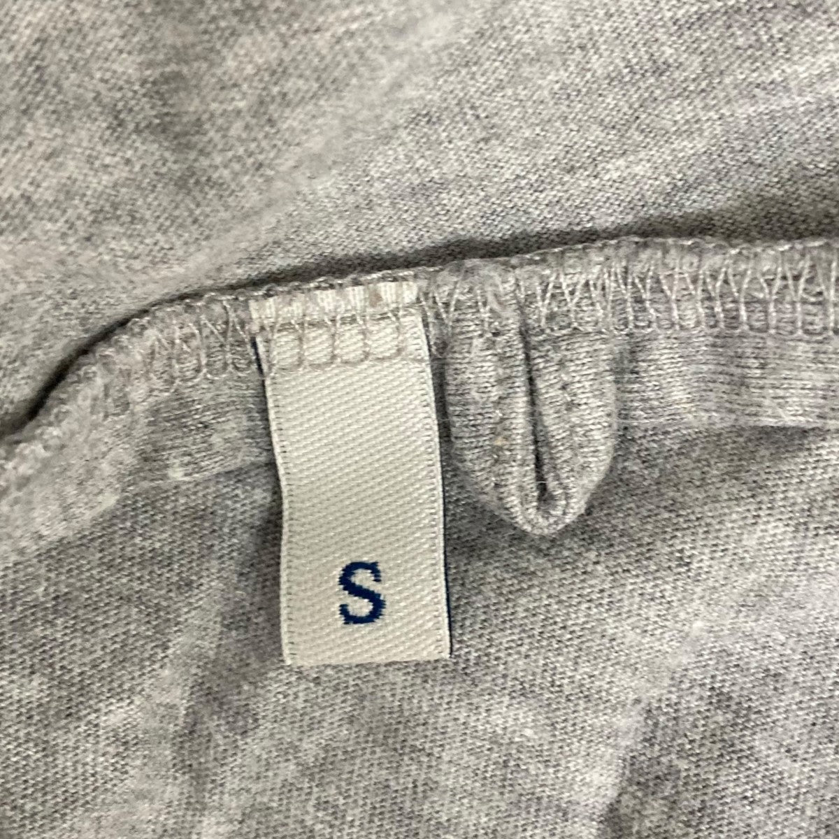 MONCLER(モンクレール) Tシャツ C20918023000 ライトグレー