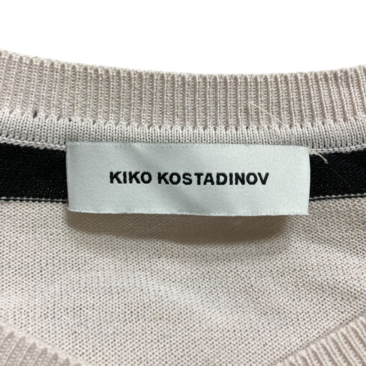 Kiko Kostadinov(キココスタディノフ) Vネックニットセーター ライト