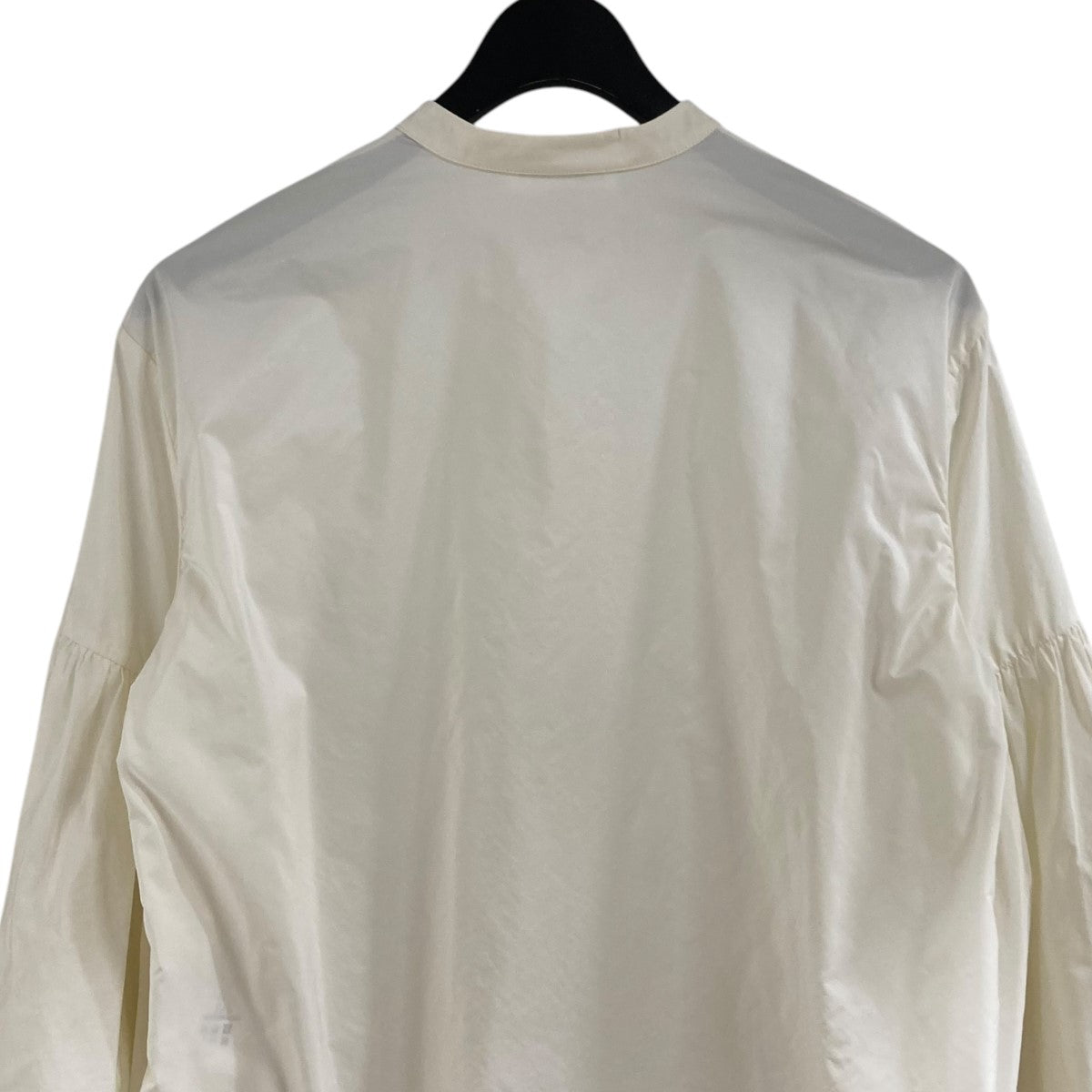 ジルサンダー JIL SANDER ギャザーバルーンスリーブ プルオーバーシャツ JSPS560206 ホワイト サイズ：34 JIL SANDER(ジルサンダー) ギャザーバルーンスリーブ プル