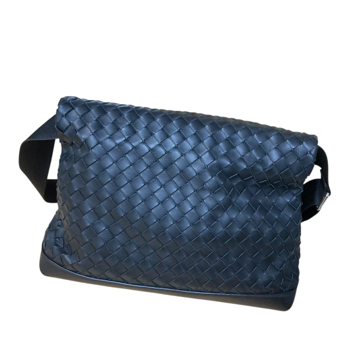 【Bottega Veneta】Intrecciato ショルダーバッグ Bottega Veneta Leather Intrecciato Shoulder Bag Black
