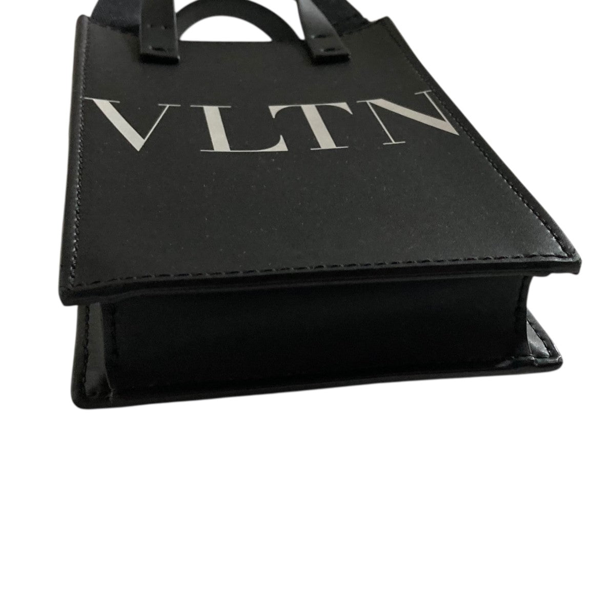 Valentino ブラックレザー ショルダーバッグ ブラックレザーショルダーバッグ valentino - メルカリ