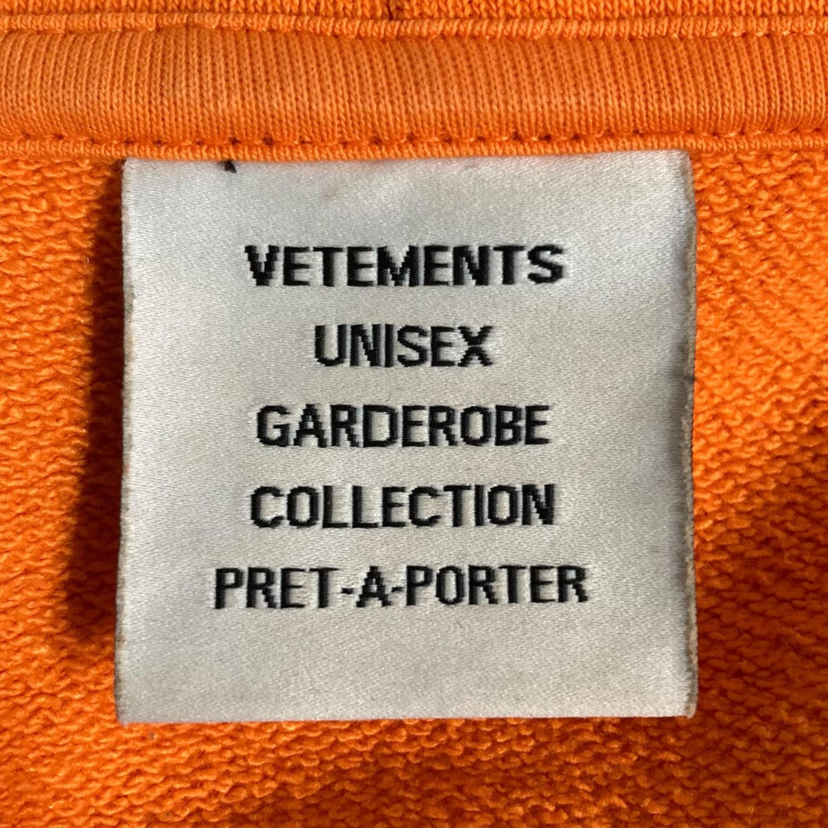 VETEMENTS(ヴェトモン) プリントパーカー UA53HD500O オレンジ