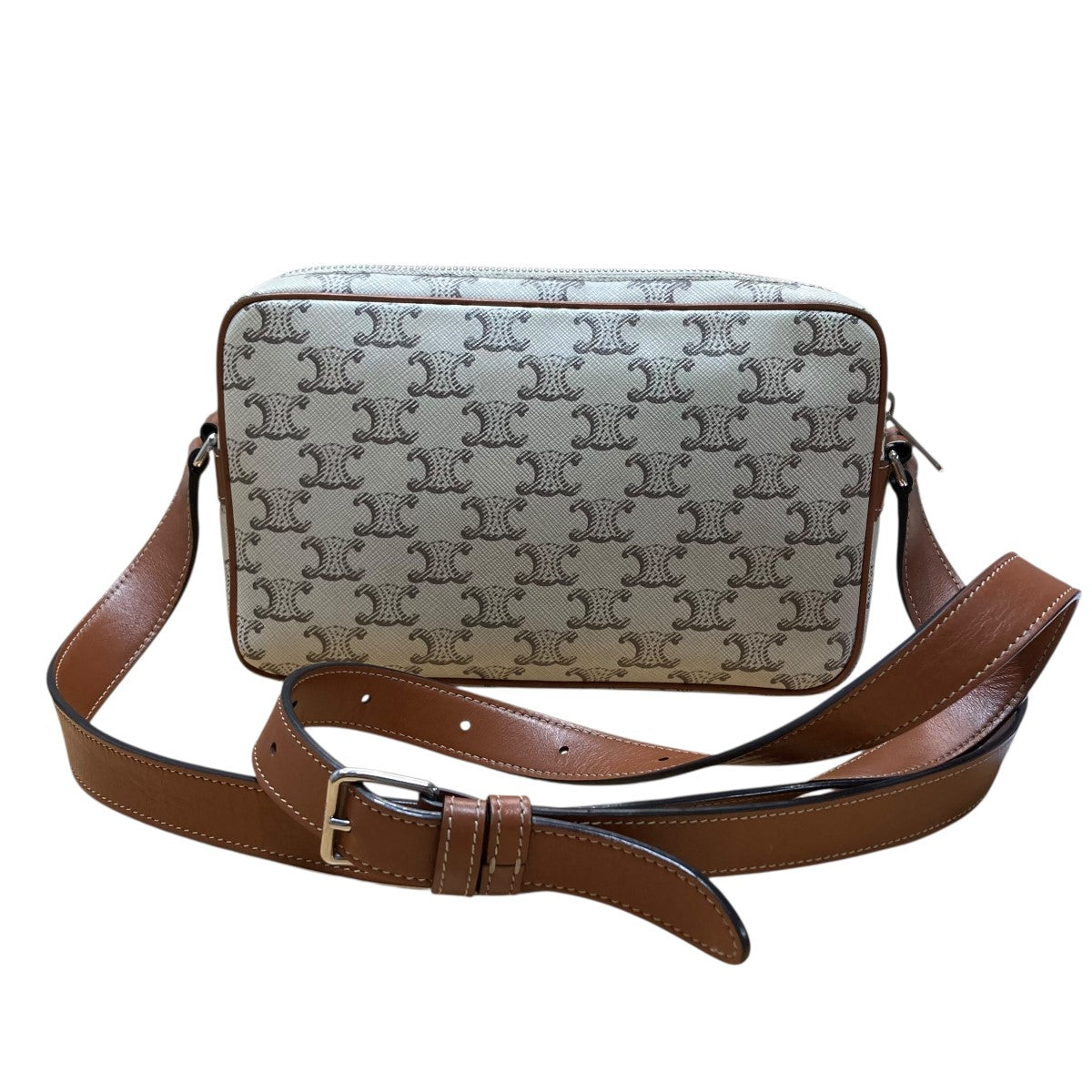 CELINE トリオンフ メッセンジャーバッグ ミディアム メッセンジャー バッグ / トリオンフのエンボス加工