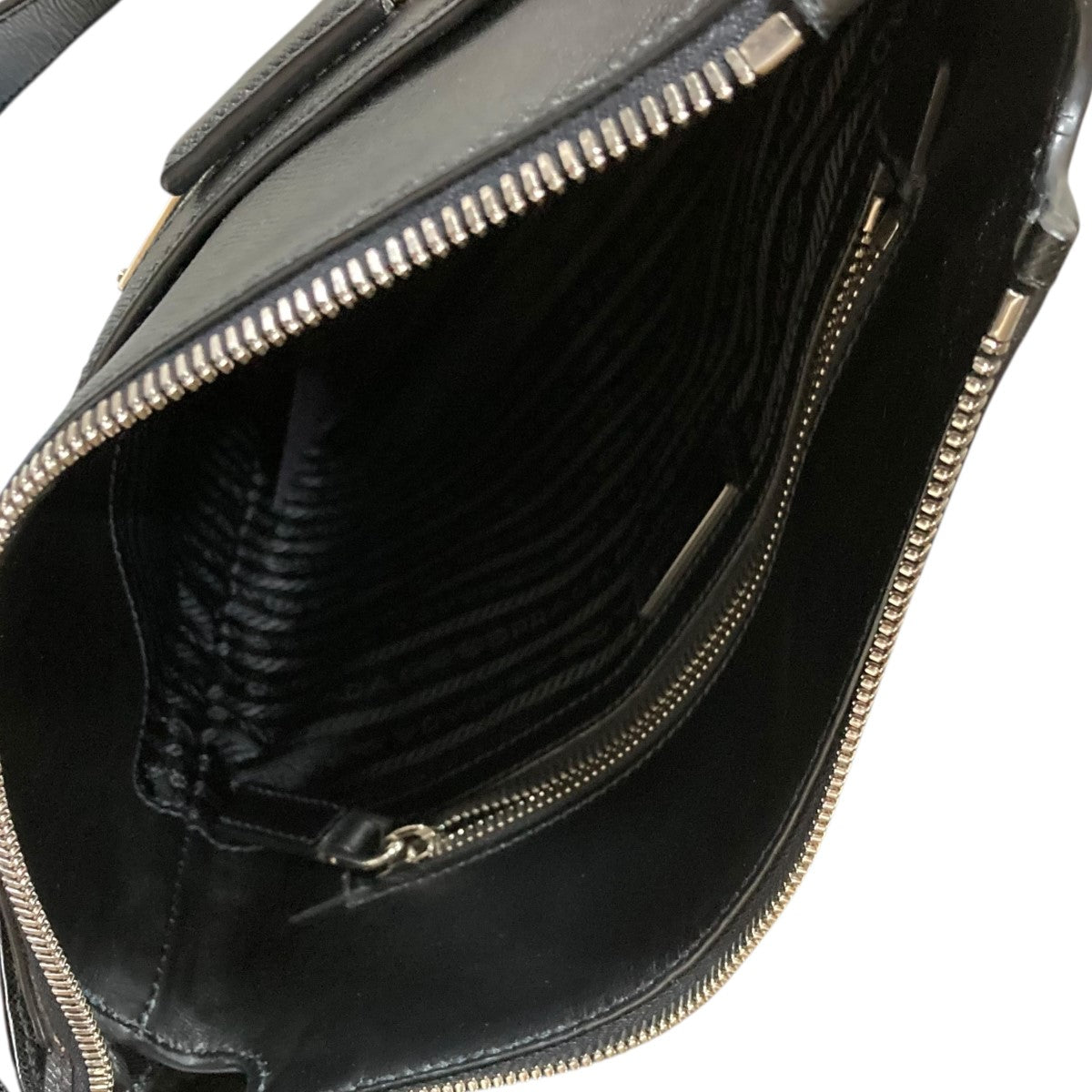PRADA トライアングルプレートサフィアーノショルダーバッグ PRADA(プラダ) トライアングルプレート サフィアーノ ショルダー
