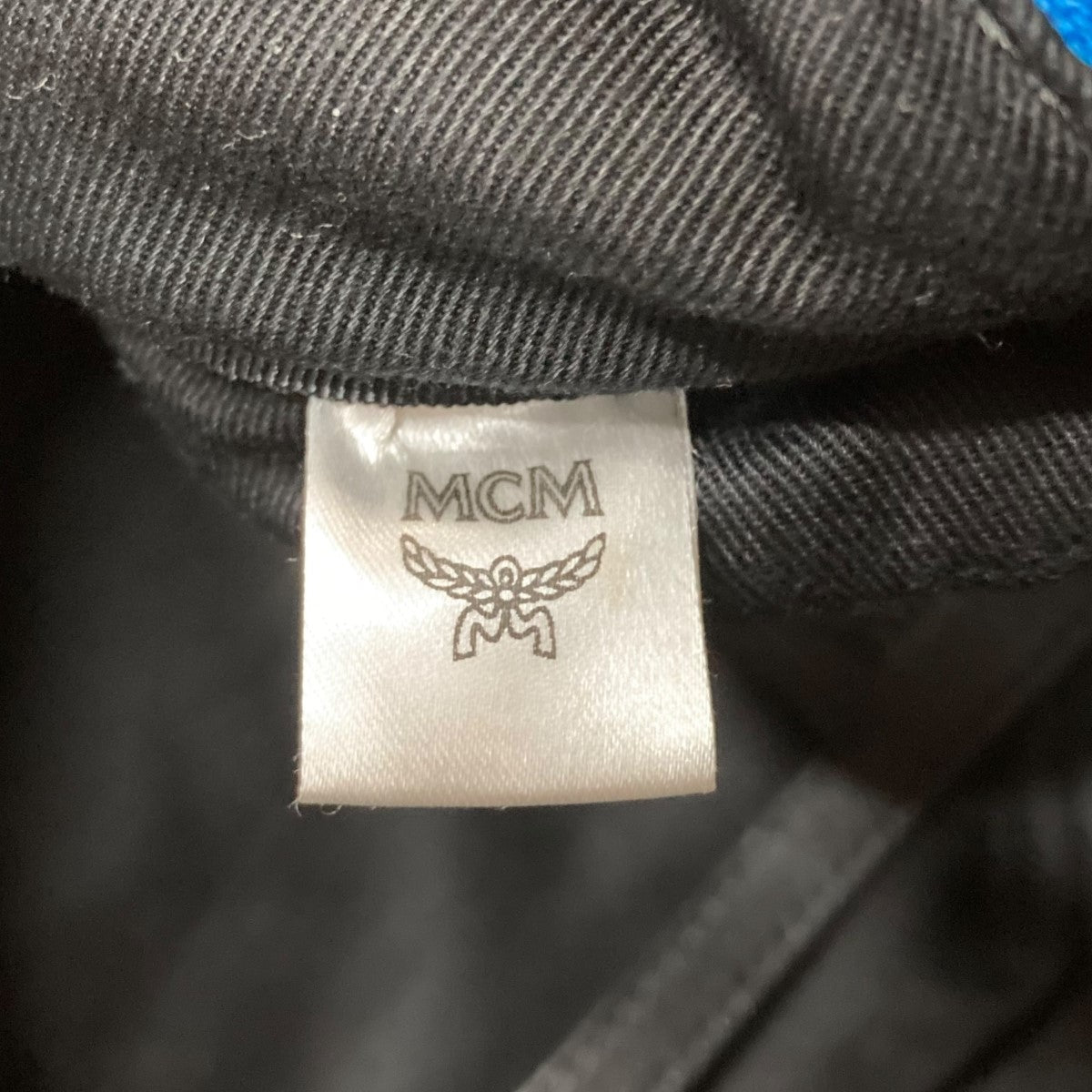 MCM ブラック レザー ボディバッグ MCM（エムシーエム）の「MCM/エムシーエム/〈ミリー〉クロス