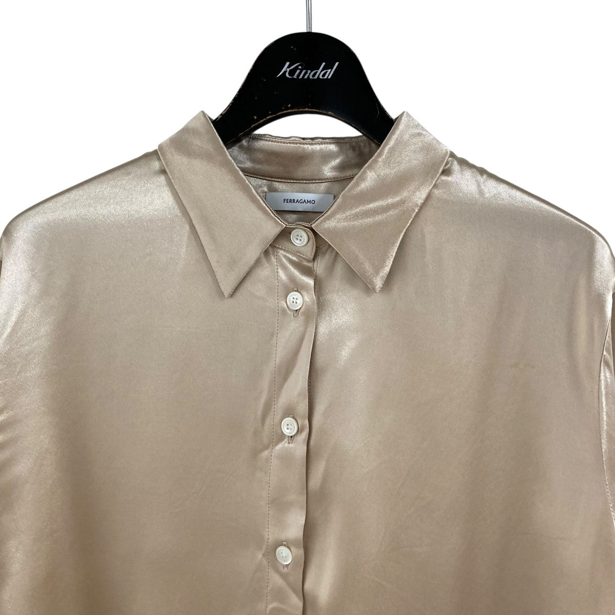 フェラガモ Ferragamo サテンシャツ ベージュ サイズ：38 Ferragamo(フェラガモ) サテンシャツ 1295-152 ベージュ サイズ