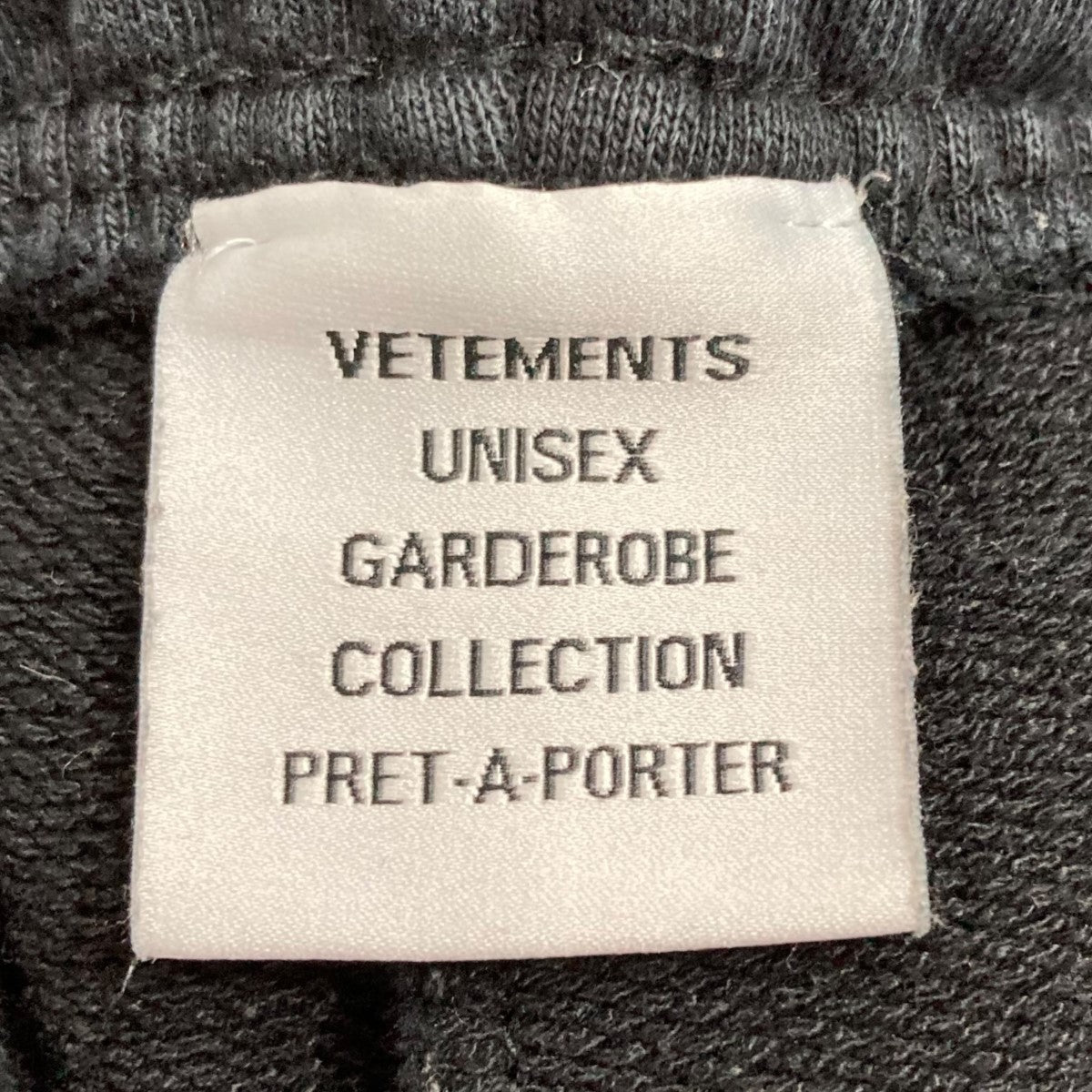 vetements テープロゴパーカー VETEMENTS テープロゴ トレーナー