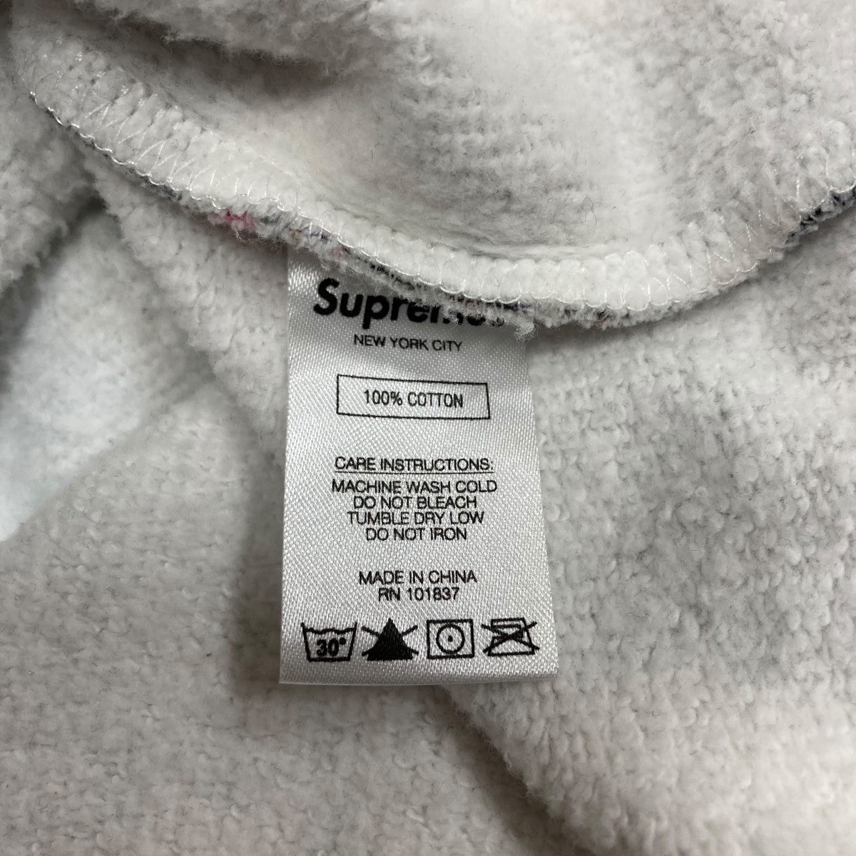 Supreme(シュプリーム) プルオーバーパーカー ブラック×マルチカラー