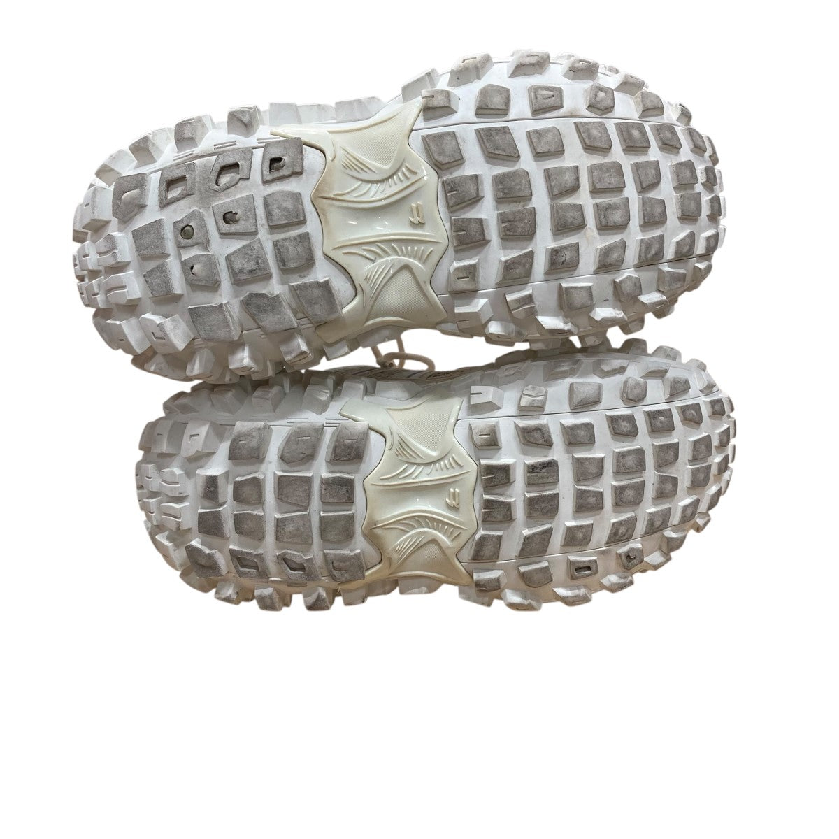 BALENCIAGA(バレンシアガ) ディフェンダー 685613 ホワイト