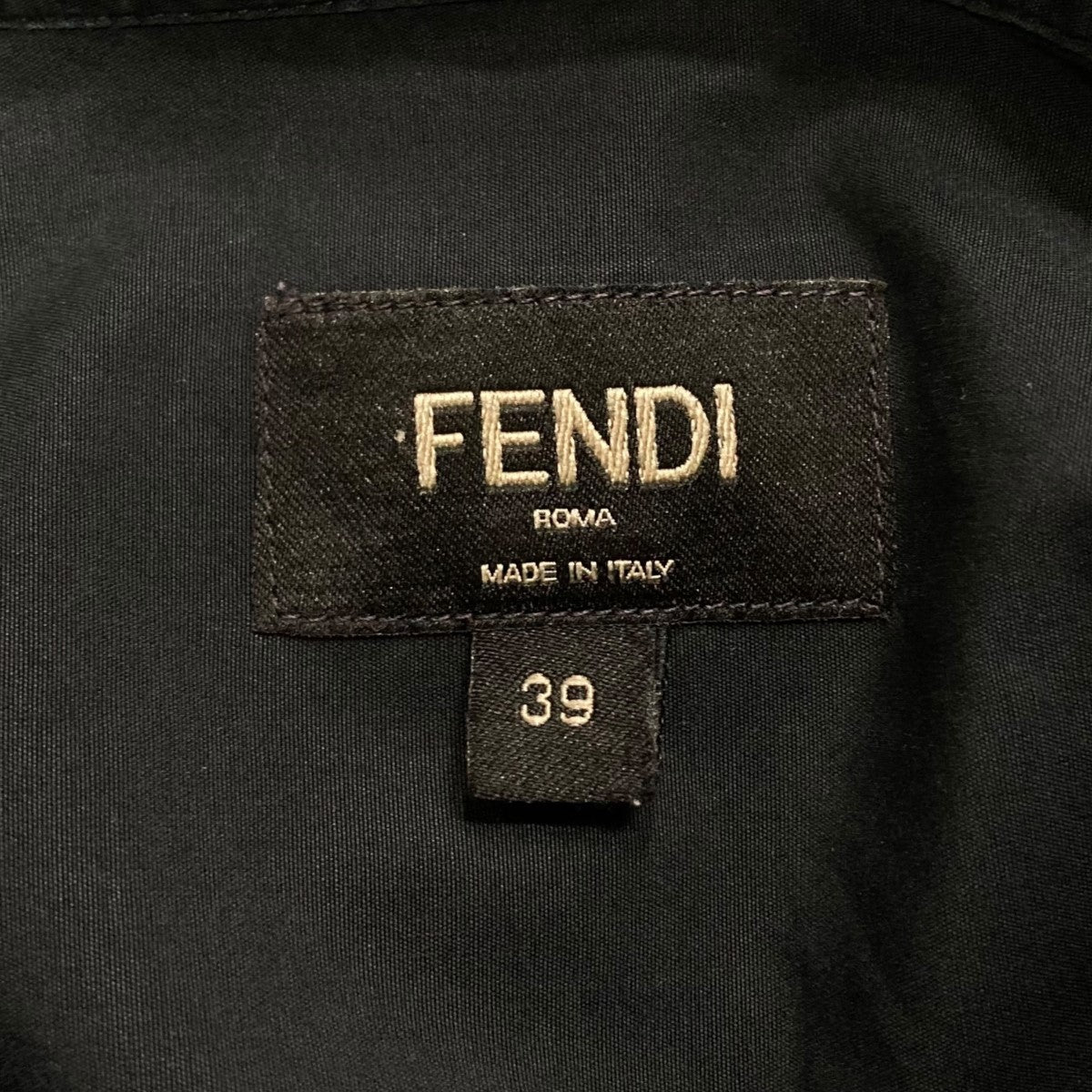 FENDI フェンディ スクエアFENDIラベル Tシャツ ブラック 長袖 フェンディ 長袖Tシャツ ロンT スクエアロゴラベル ブラック S