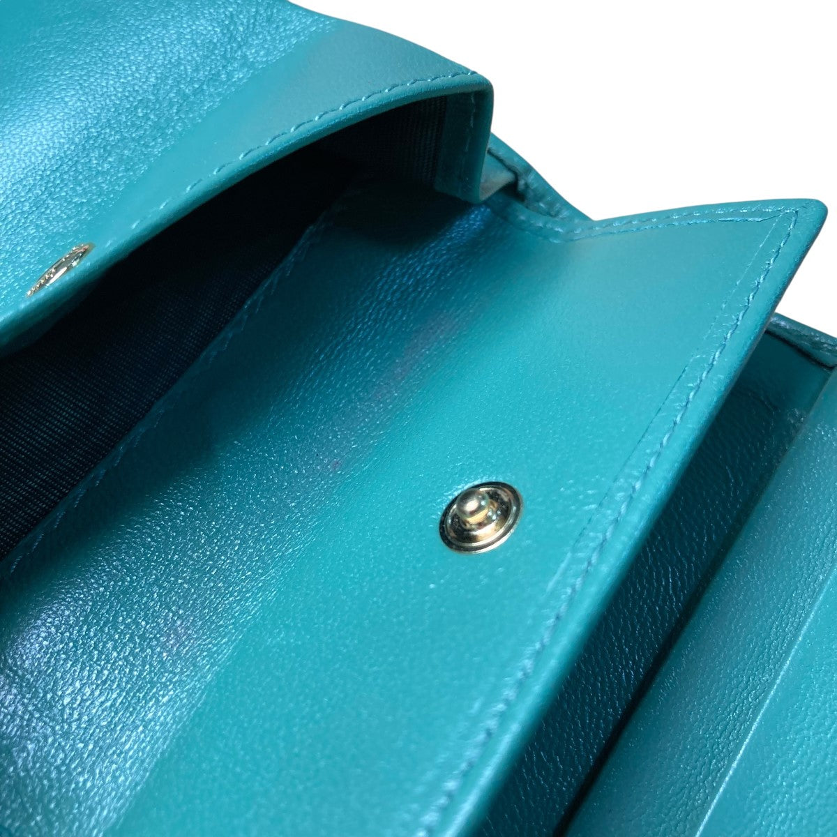 miu miu ミュウミュウ マテラッセ レザー　ダークグリーン ミュウミュウのバッグ「マテラッセレザー」23年新作、優しい