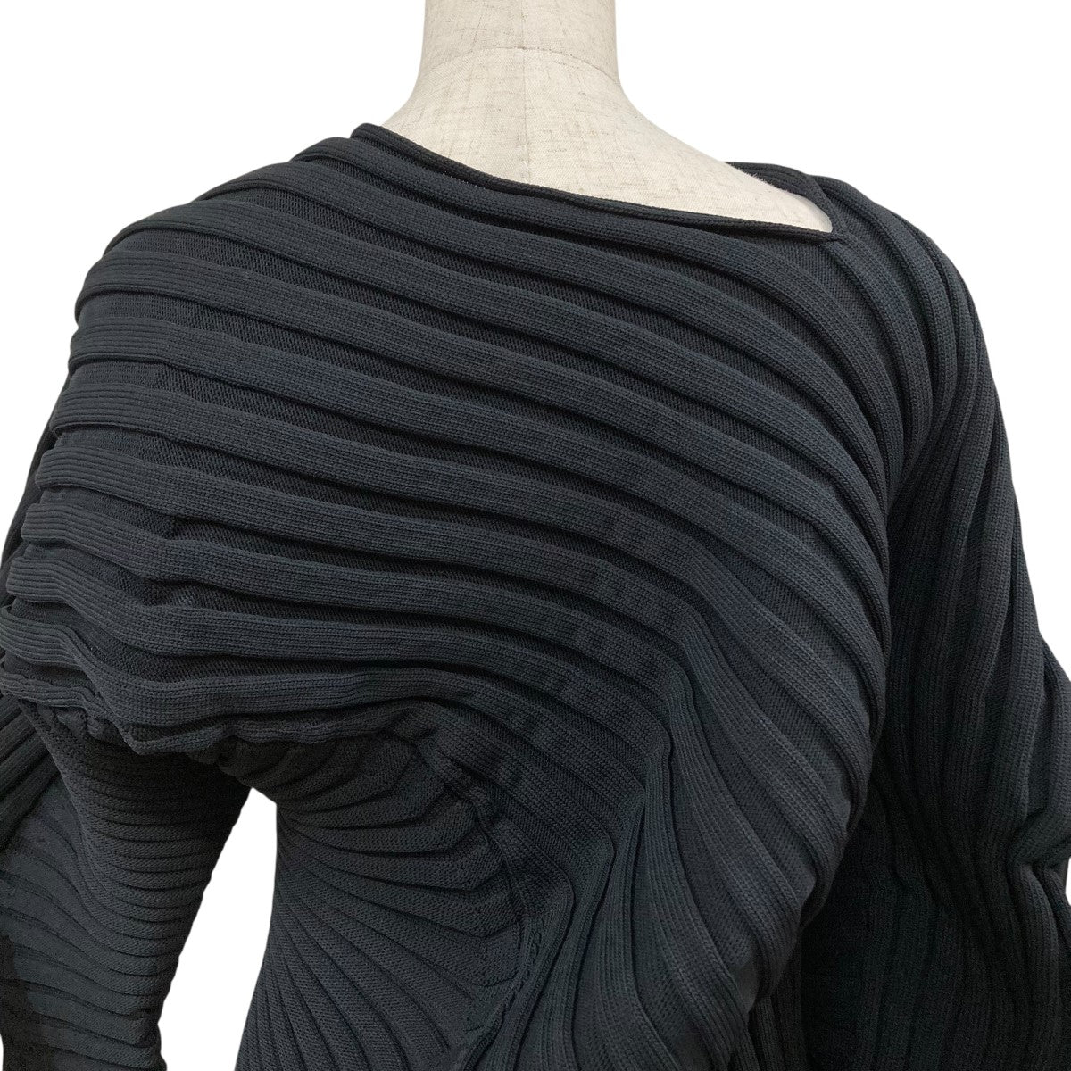 イッセイミヤケニットワンピース 2022 秋冬 issey miyake イッセイミヤケニットワンピース 2022 秋冬 issey miyake