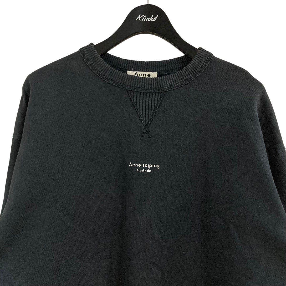 アクネストゥディオズのトレーナー ACNE STUDIOS(アクネストゥディオズ) フロントロゴクルーネック