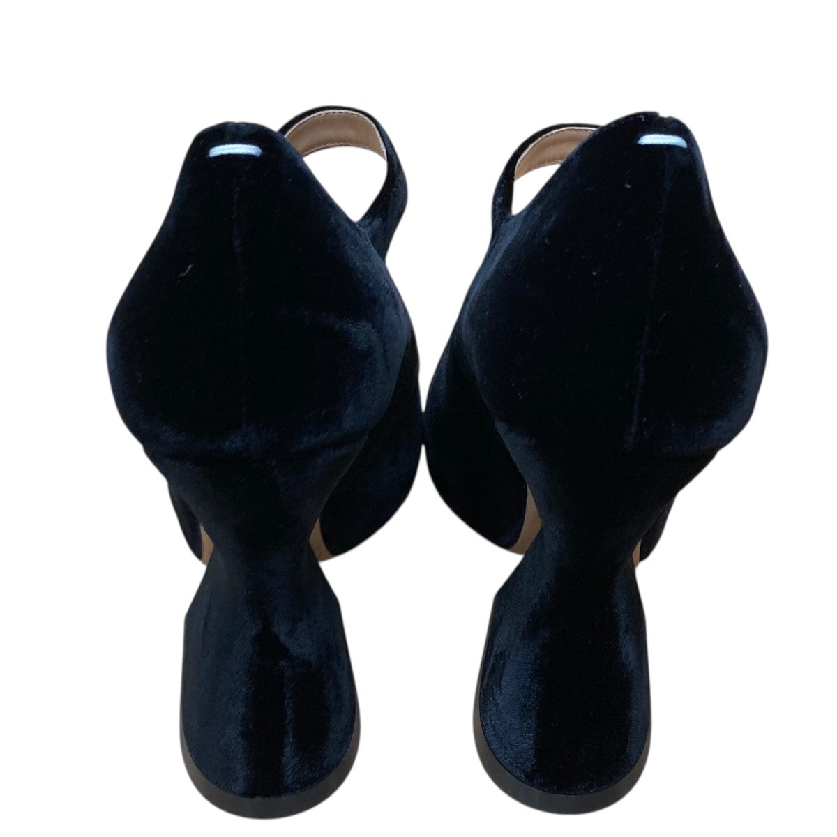 変形ヒールベロアパンプス