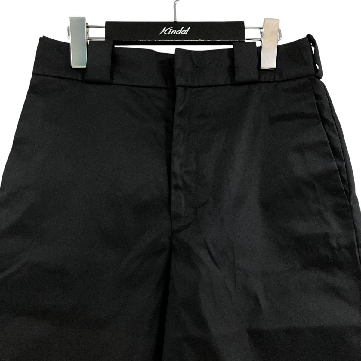 PRADA 三角プレート付きナイロンショートパンツ 古着・中古-2枚目のアイテム画像