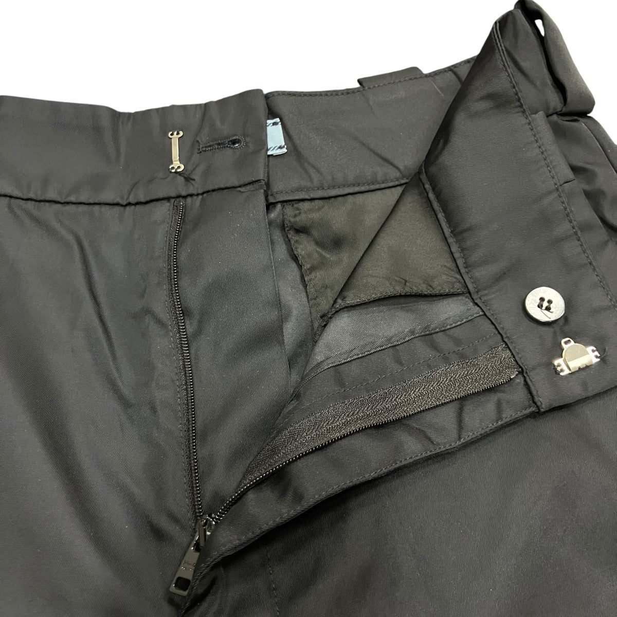 PRADA 三角プレート付きナイロンショートパンツ 古着・中古-5枚目のアイテム画像