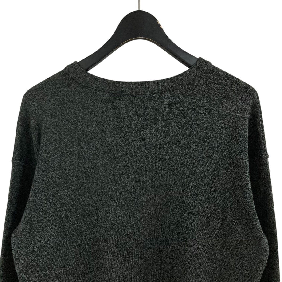 クルーネックニットセーター