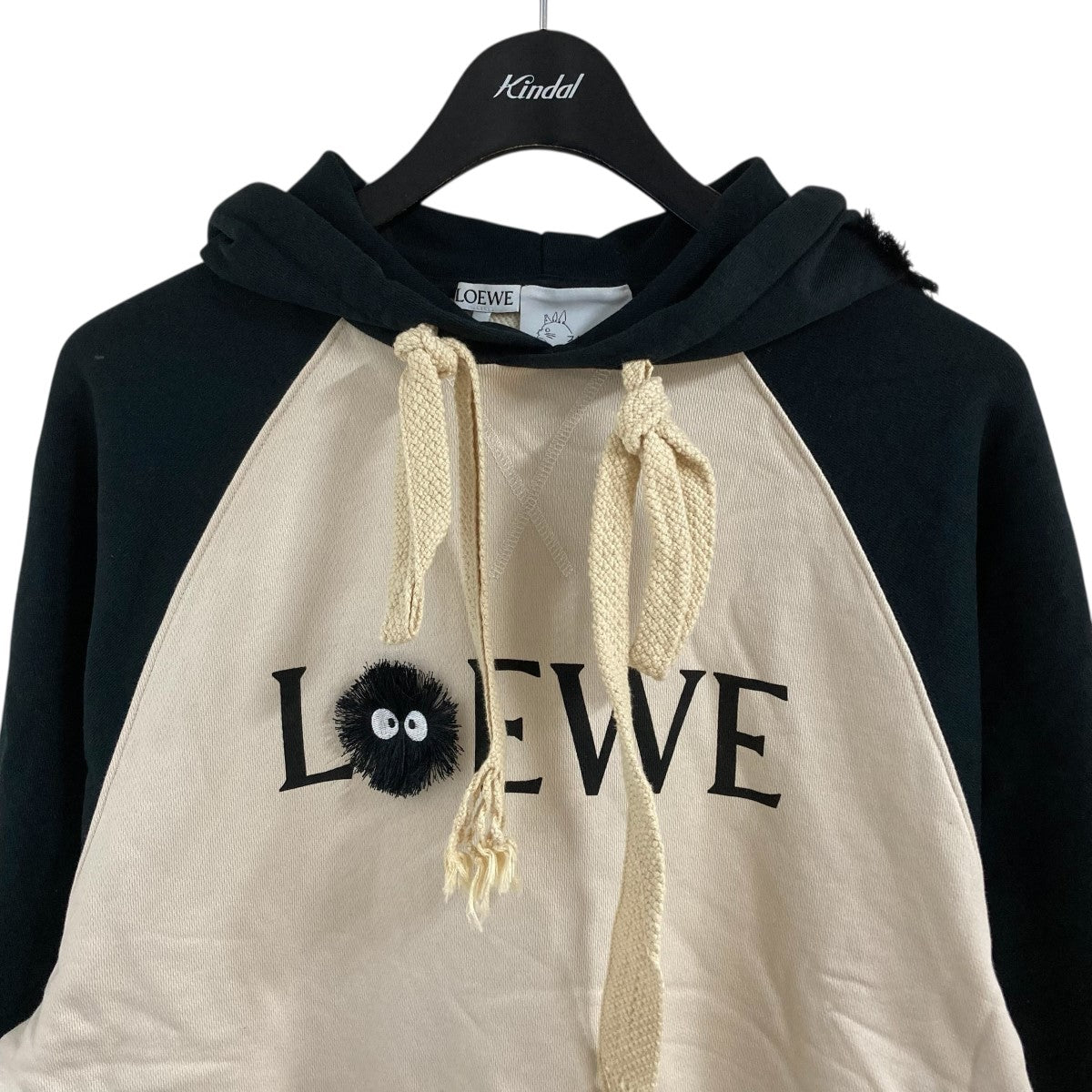 ロエベ　LOEWE スタジオジブリ　コラボ　パーカー　となりのトトロ　ブラック LOEWE(ロエベ) となりのトトロ まっくろくろすけ プルオーバーパーカー