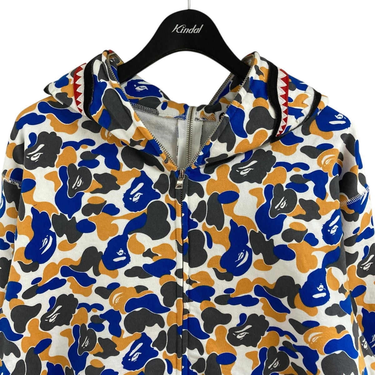 A BATHING APE(アベイシングエイプ) カモ柄ジップアップシャーク