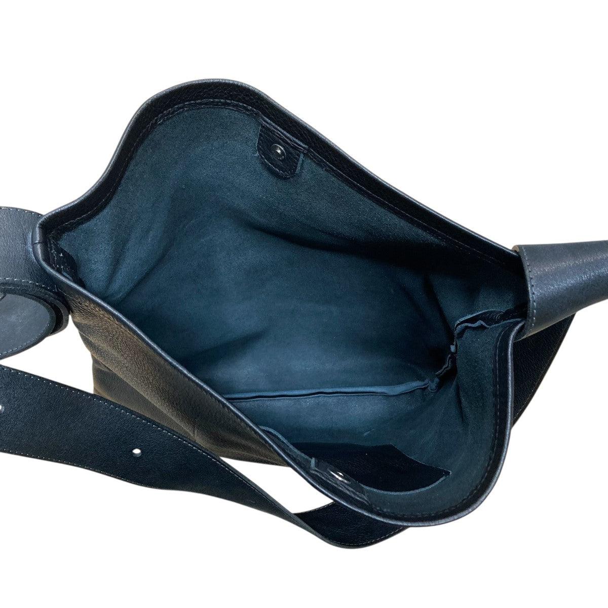 レザーショルダーバッグ