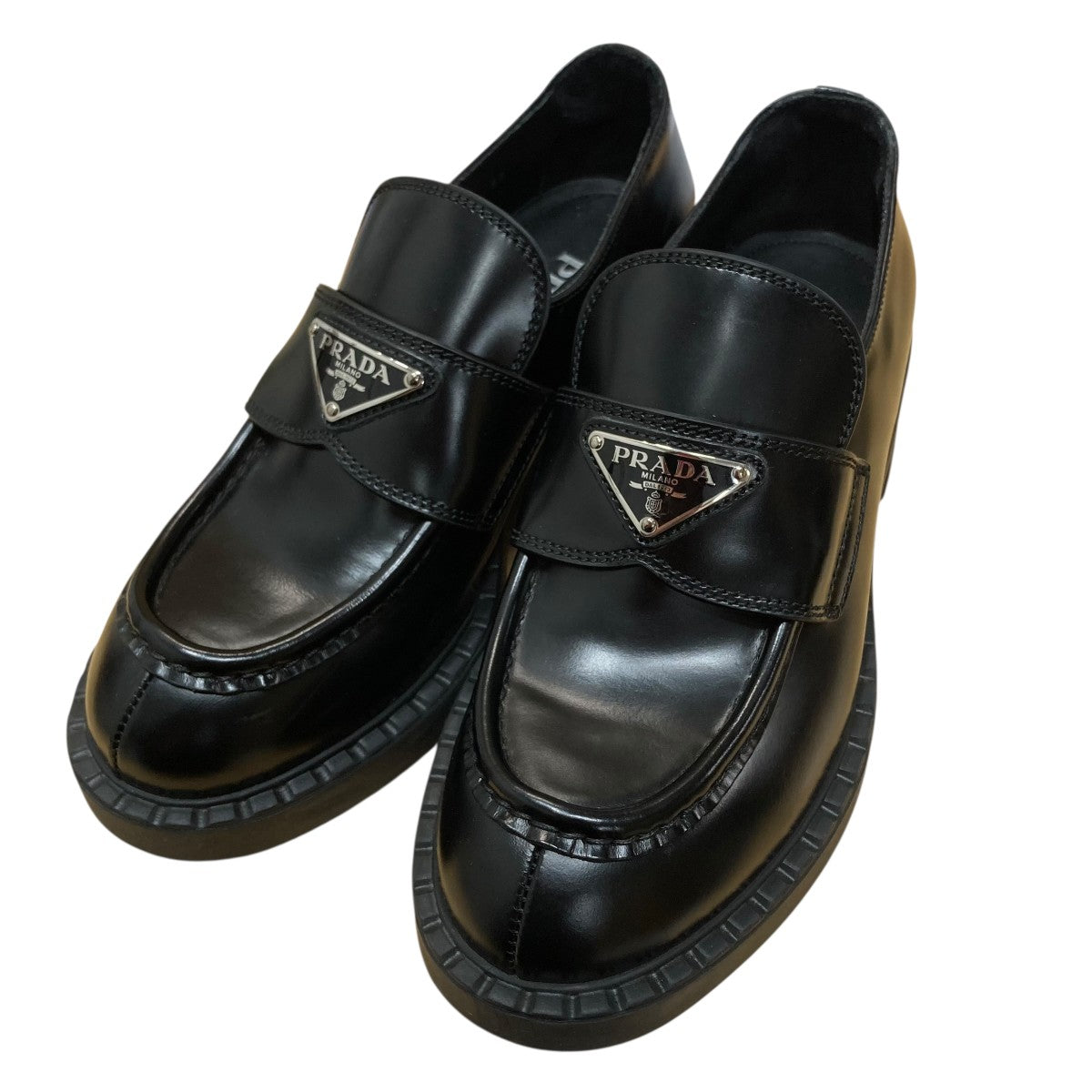 PRADA トライアングルプレートローファー 古着・中古-1枚目のアイテム画像