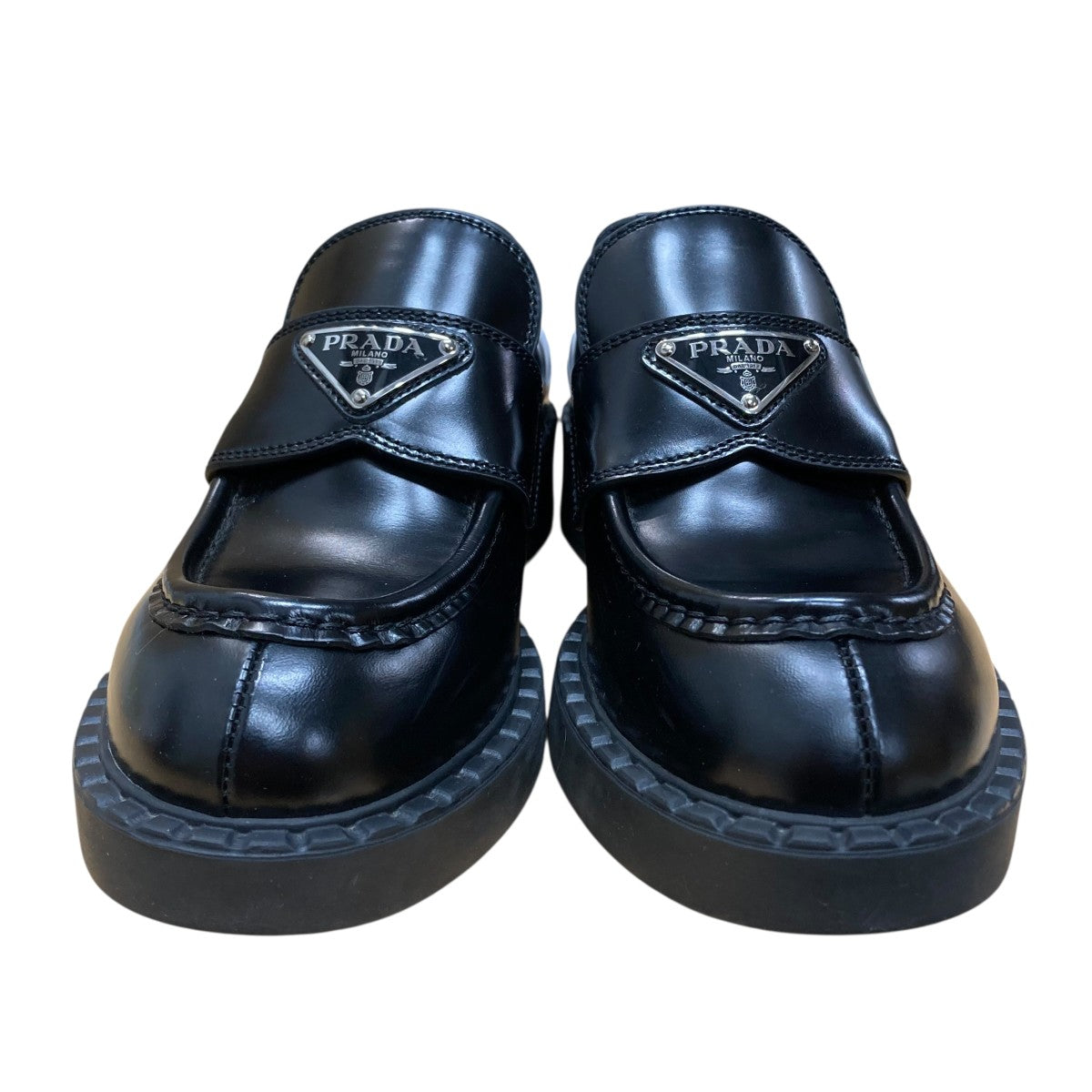 PRADA トライアングルプレートローファー 古着・中古-2枚目のアイテム画像