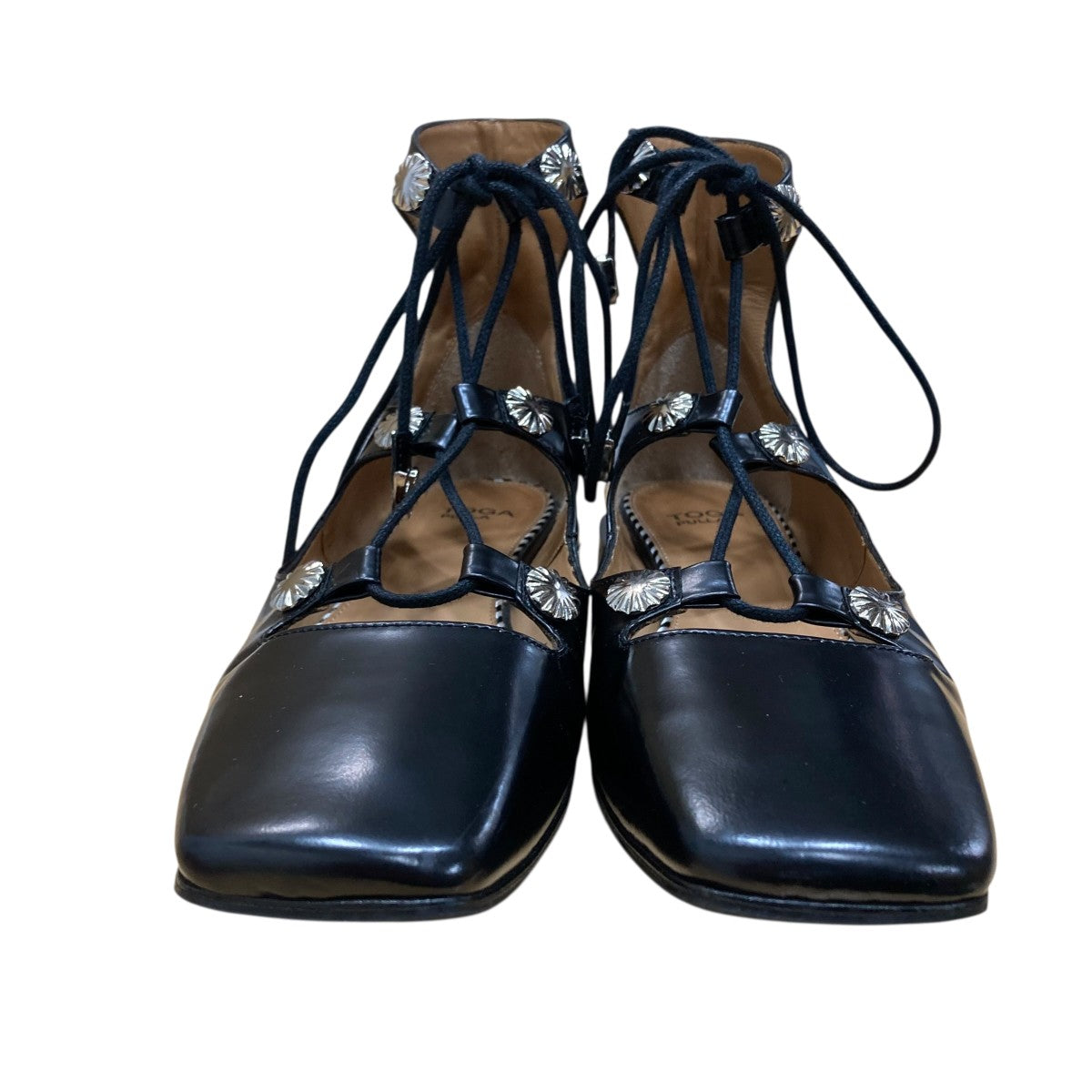 TOGA PULLA(トーガプルラ) メタルコンチョレースアップブーツ AJ1044