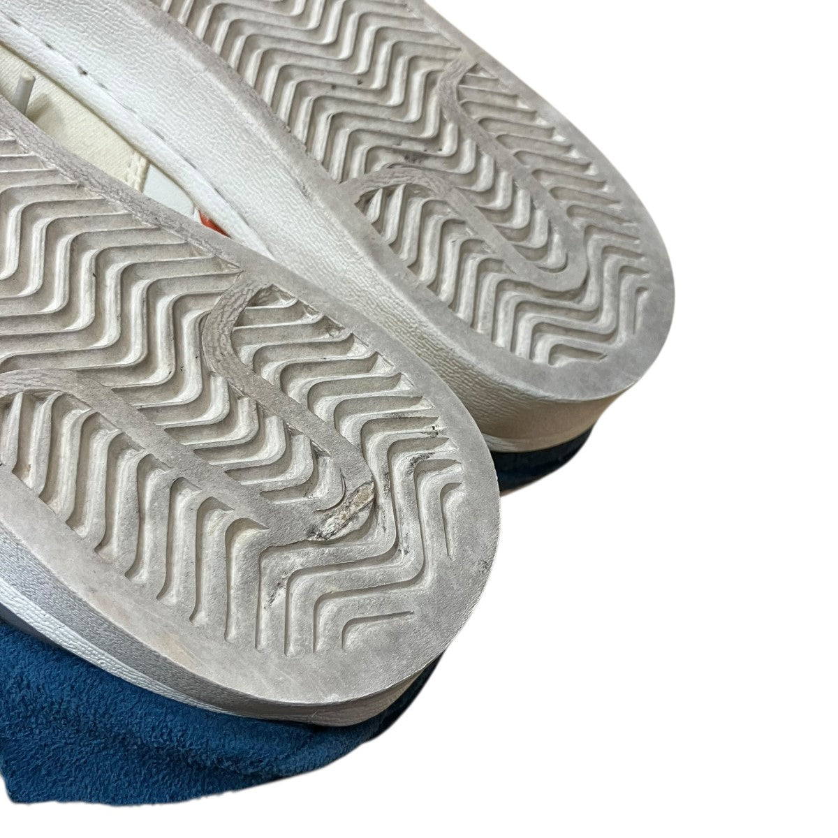 ローカットスニーカー