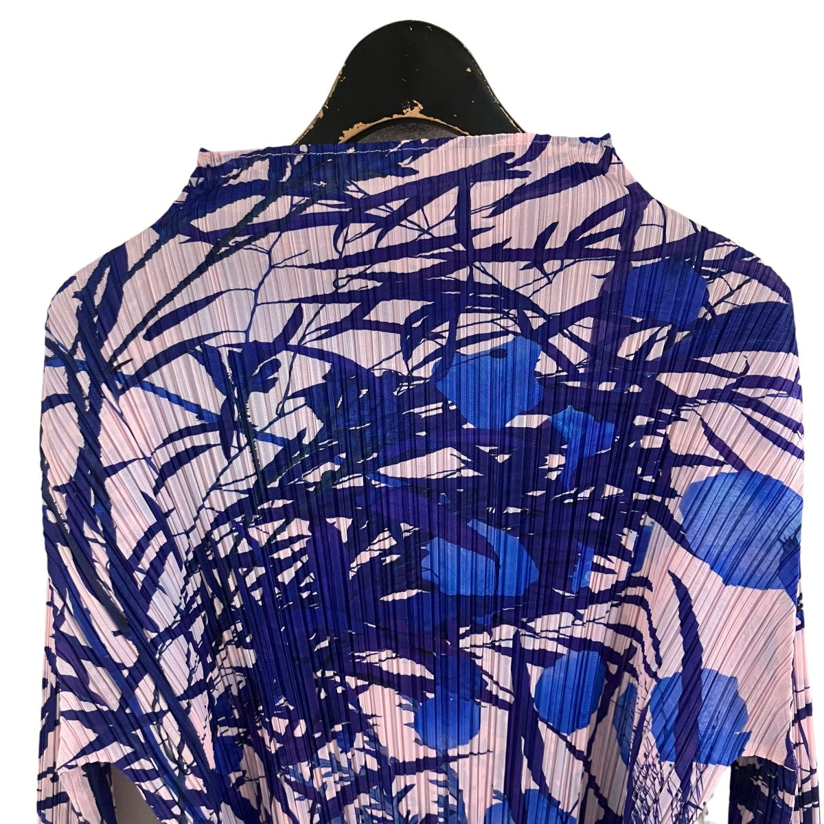 総柄プリーツブラウス