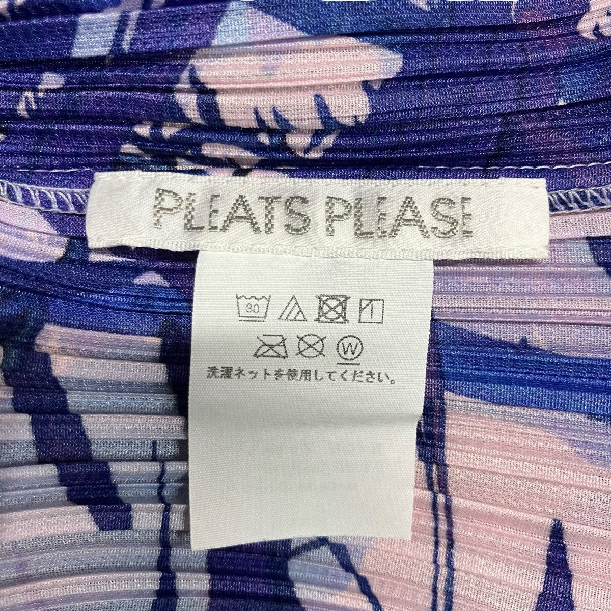 総柄プリーツブラウス